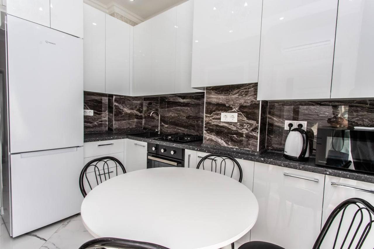 Starrent Lev Tolstoi Apartment
